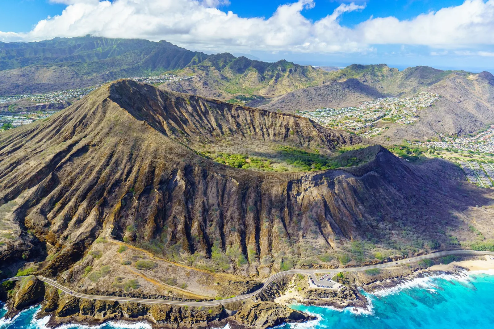 Le cratère de Diamond Head vu du ciel, Oahu