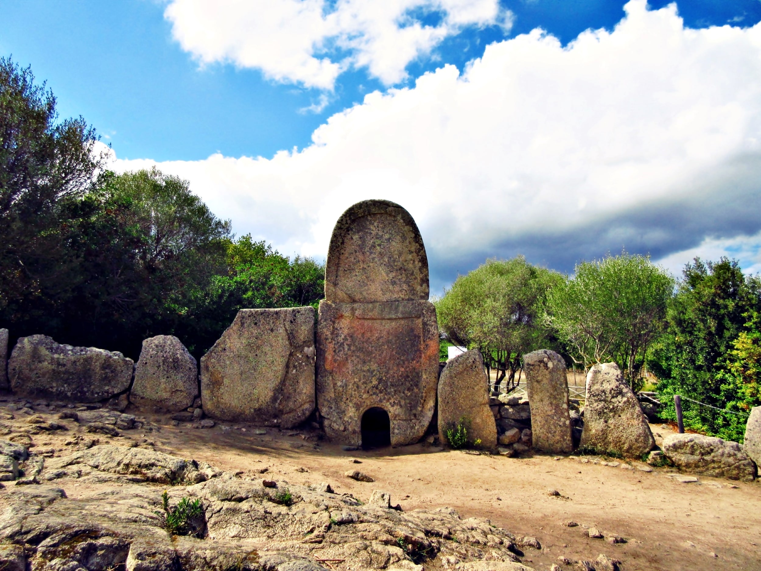 Tombe des Géants de Coddu Vecchiu, site nuragique près d'Arzachena