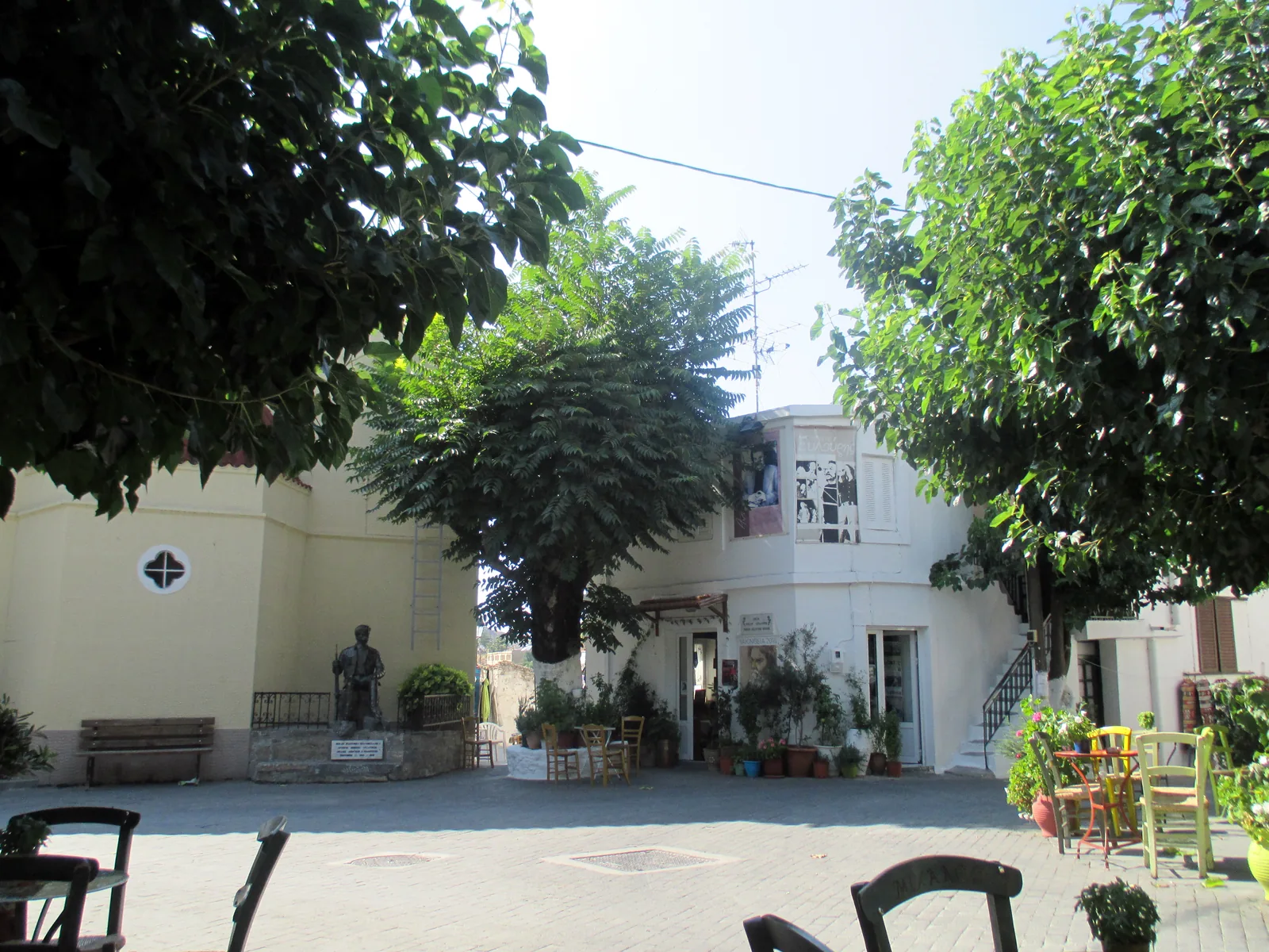 Une place du village d'Anogia, au pied du Psiloritis