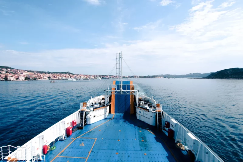 Arrivée en ferry depuis Palau vers le port de La Maddalena en Sardaigne