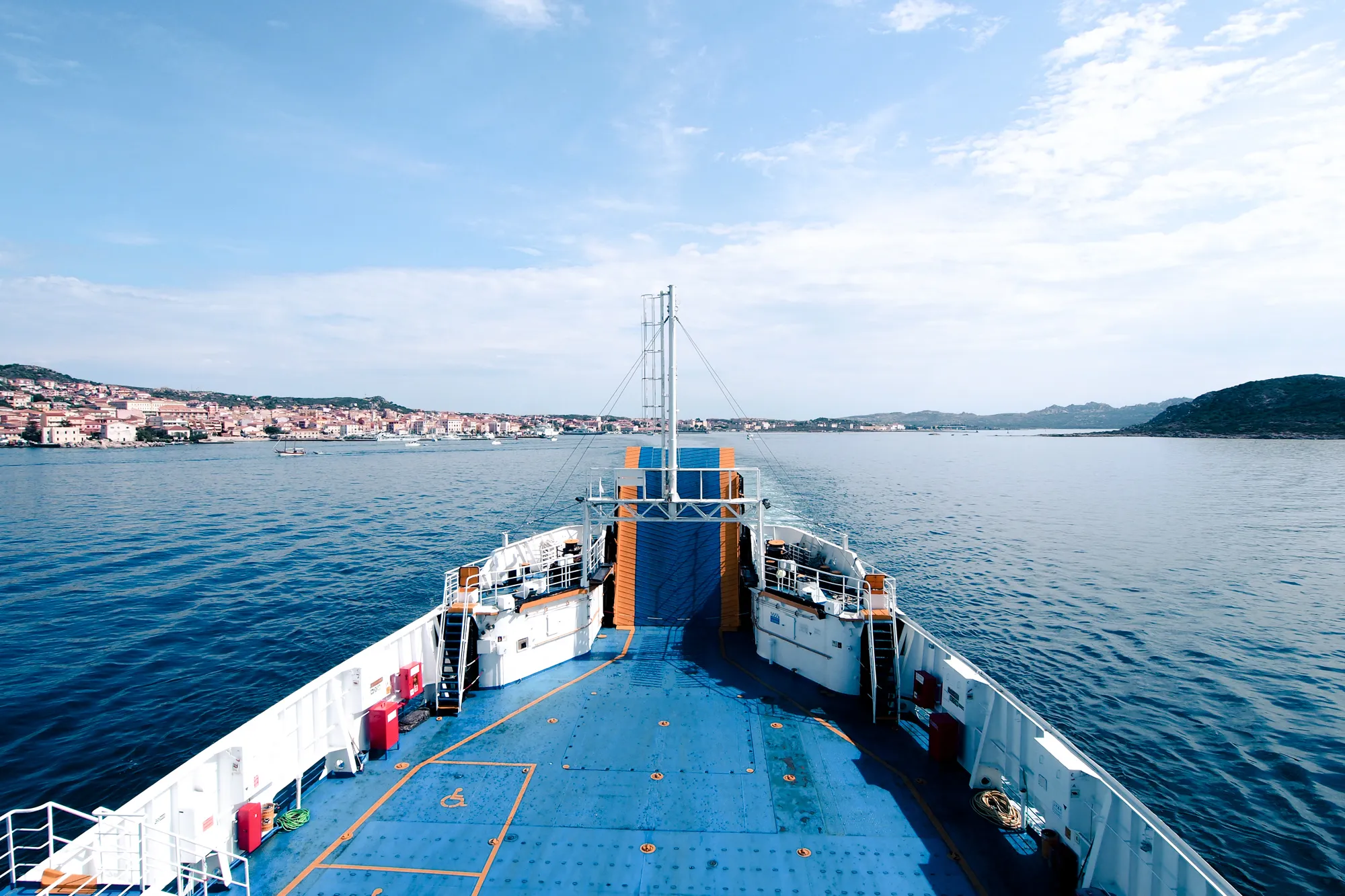 Arrivée en ferry depuis Palau vers le port de La Maddalena en Sardaigne