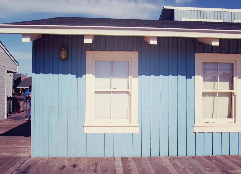 Cabane en bois bleu ciel sur le front de mer de Fisherman's Wharf
