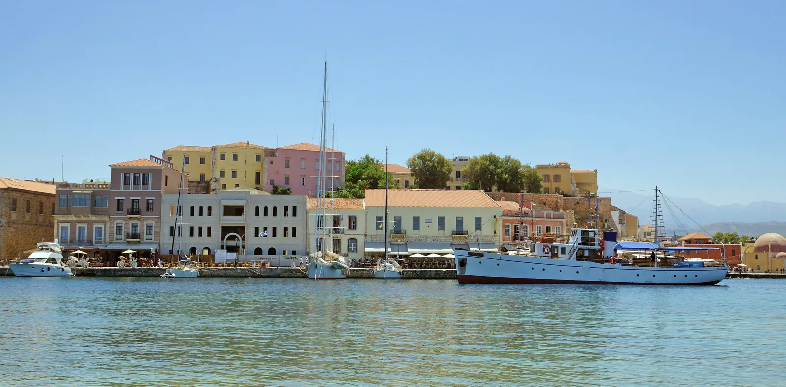 Bateaux amarrés dans le port vénitien de La Canée (Chania)