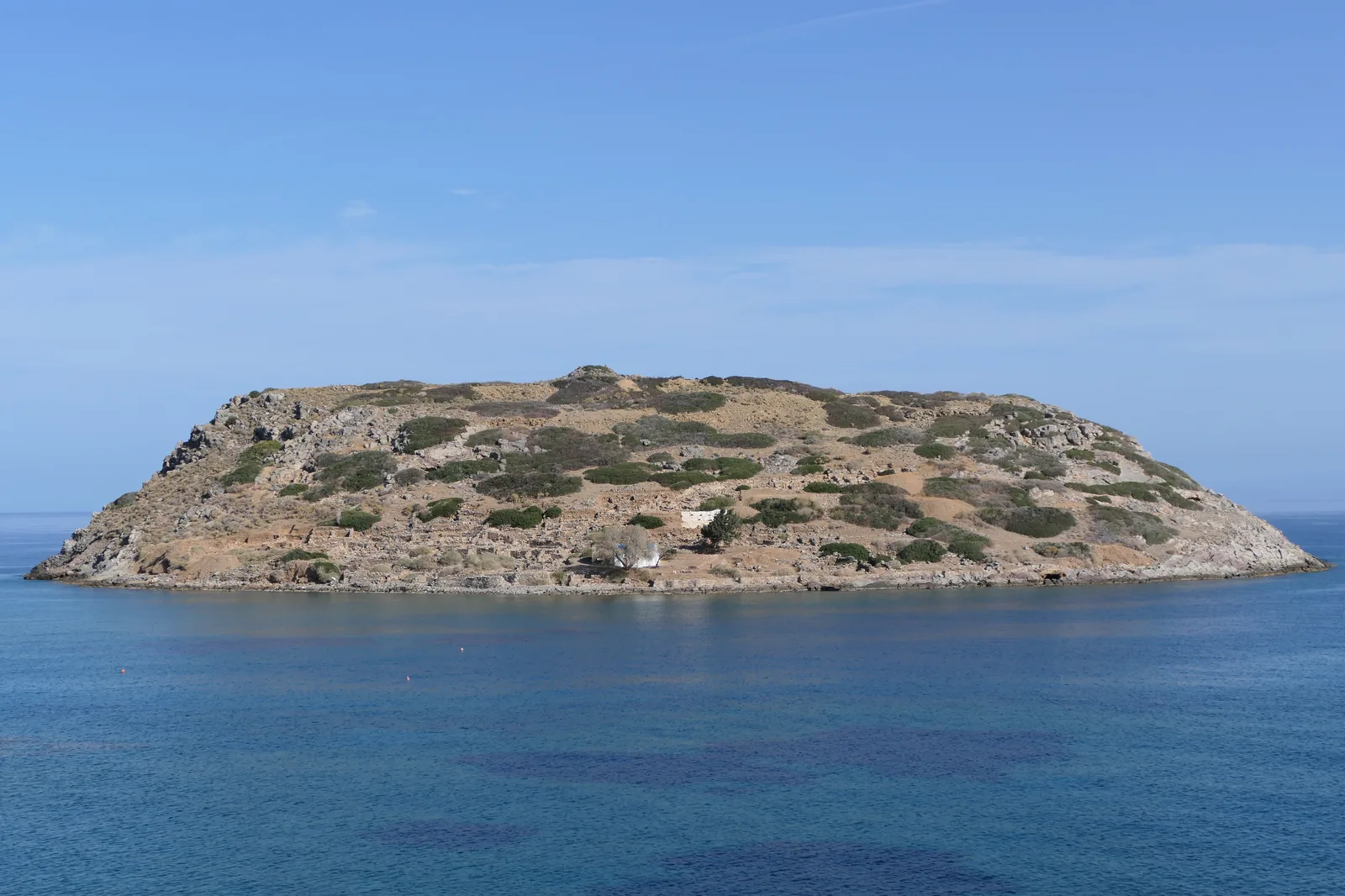 L'îlot de Mochlos et ses vestiges minoens, à 150 m du village